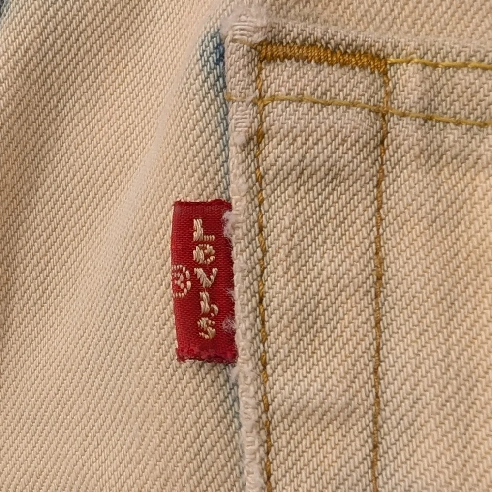 Levi's 501 Two-Tone Blue Cream Distressed Raw Hem Denim Cut-Off Booty Shorts 34